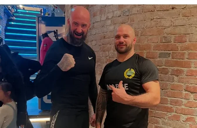 Douglas Hammar i hård sparring med Nabbe Malki